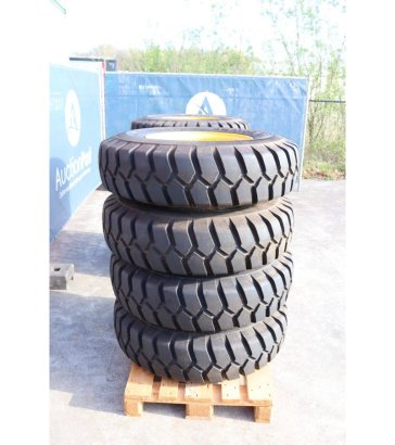Batch of Nokian 11.00-20 tires with rims, 8 pieces Kia 2 Flatbed open trailers image 8