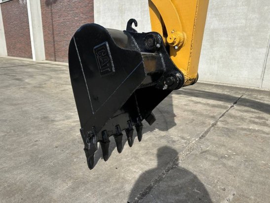 Midi excavator Caterpillar 305.5 Diesel 2013 305.5 2013 2 image 8