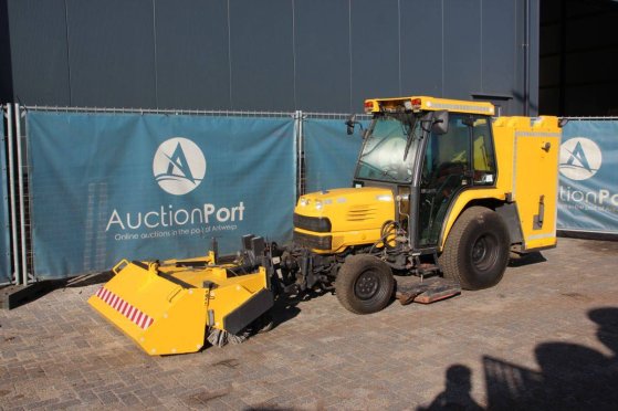 Mini tractor Kubota STV40 Diesel 2006 with sweeping brush Version STV40 2006 2 image 8