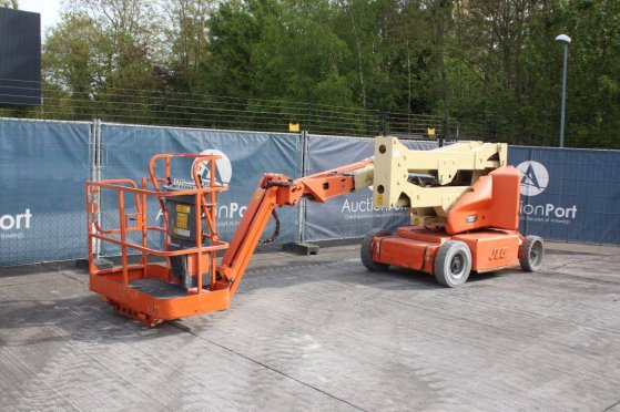 JLG E400AJPN Electric Articulated Boom Lift 14m 2007 E400AJPN 2007 2 image 8