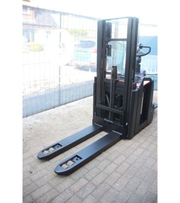 Toyota SPE200D Electric Stacker 2000kg 2.5m 2018 SPE200D 2018 2 image 8