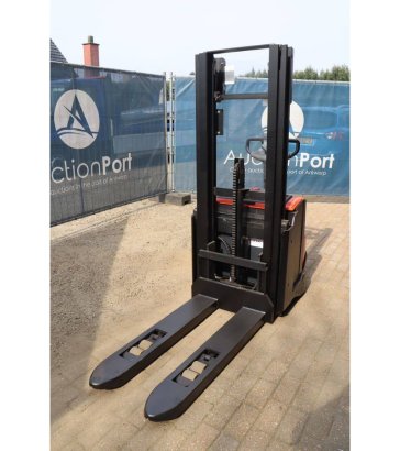 Stacker BT SWE-140L Electric 1400kg 2.65m 2015 BT SWE-140L 2015 2 image 8
