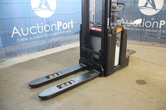 Toyota SPE120 Electric Stacker 1200kg 3.7m 2020 SPE120 2020 2 image 8