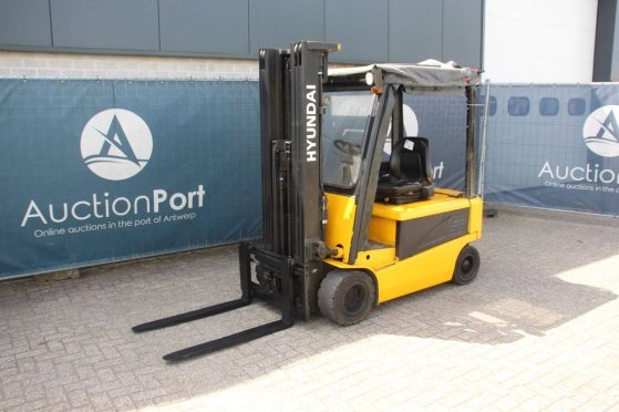 Hyundai 20B-7 Electric Forklift 1745kg 4.7m 2011 20B-7 2011 2 Forklift image 8