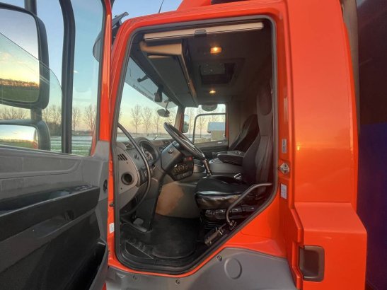 DAF CF230FA 4x2 Diesel Box Truck 234hp 2017 CF230FA 4x2 2 image 8