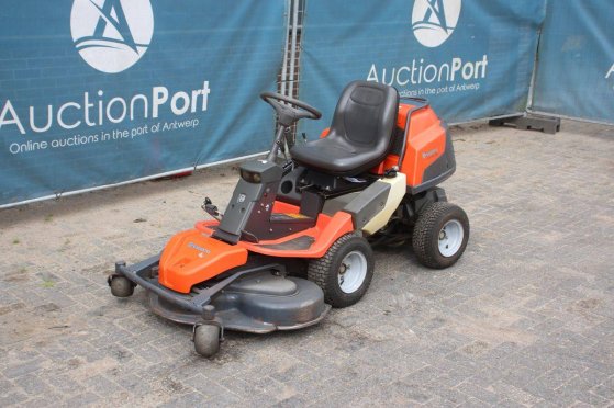 Husqvarna R 418Ts AWD Petrol Ride-on Mower (Margin) R 418Ts AWD 2014 2 image 8