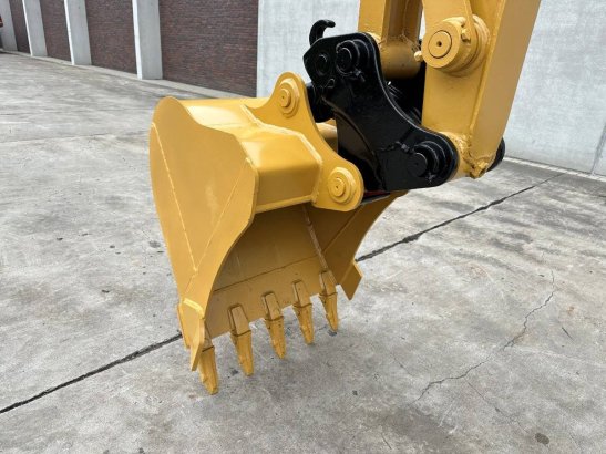 Midi excavator Caterpillar 305.5E2 Diesel 2018 305.5E2 2018 2 image 8