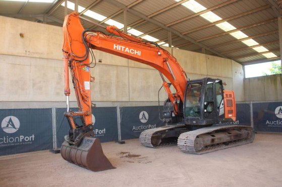 Crawler excavator Hitachi ZX225USLC-5B Diesel 122kW 2014 ZX225USLC-5B 2014 2 Crawler Excavators image 8