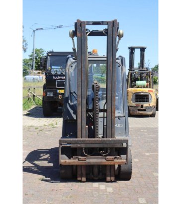 Linde H25 Diesel Forklift 2500kg H25 2 Forklift image 8
