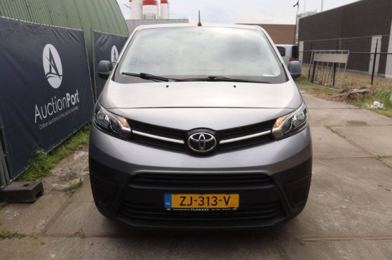 9-seater Toyota Proace Diesel 120hp 2019 Proace 2019 2 Closed vans image 38