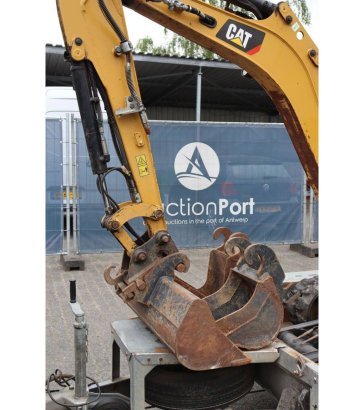 Caterpillar 301.8 Diesel Mini Excavator 15.7kW With Trailer 301.8 2 image 8