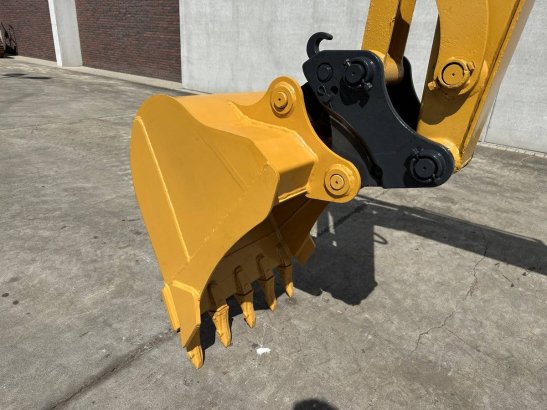 Midi excavator Caterpillar 305.5E2 Diesel 2018 305.5E2 2018 2 Crawler Excavators image 23