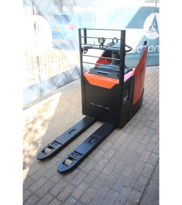 Toyota LPE220 Electric Pallet Truck 2200kg 2021 LPE220 2021 2 Pallet trucks image 8