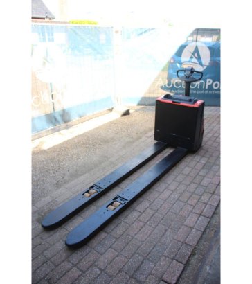 Toyota LWE200 Electric Pallet Truck 2000kg 2023 LWE200 2023 2 Pallet trucks image 8