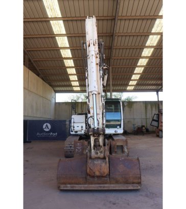Crawler excavator Hyundai Robex 210LC-9 Diesel 193kW 2013 Robex 210LC-9 2013 2 Crawler Excavators image 8