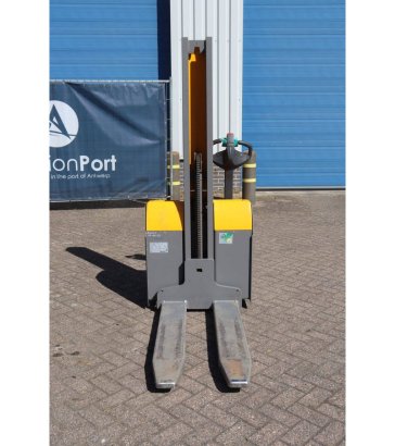 Stacker Jungheinrich EMC 110 Electric 1000kg 2018 EMC 110 2018 2 image 8