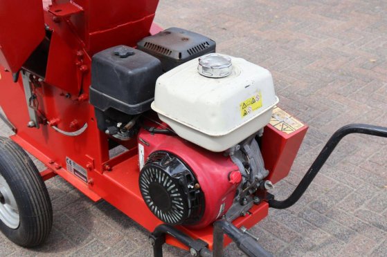 Caravaggi Petrol Wood Chipper Caravaggi 2 image 8