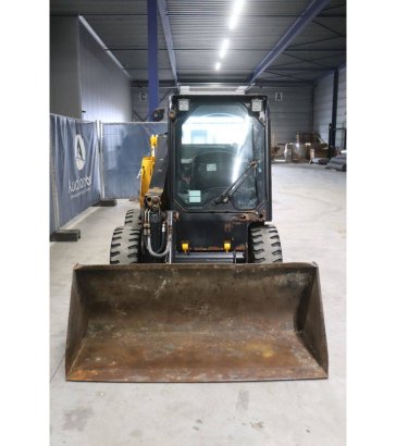 Skid steer loader JCB Robot 155 (T4) BW2 Diesel 2015 Robot 155 (T4) BW2 2015 2 Wheel Loaders image 8
