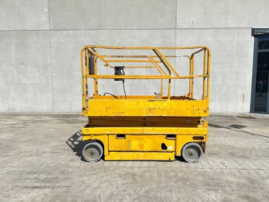 Scissor lift Haulotte Compact 8 Electric 2006 Haulotte Compact 8 2006 2 Scissor Lifts image 8