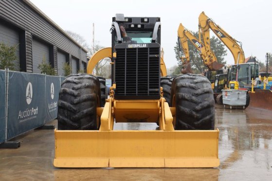 Wheel logger Caterpillar 545C Diesel 2014 545C 2014 2 Wheeled Excavators image 8