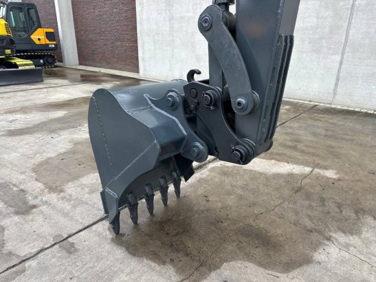 Midi excavator Volvo EC55B Diesel 2012 EC55B 2012 2 Crawler Excavators image 8