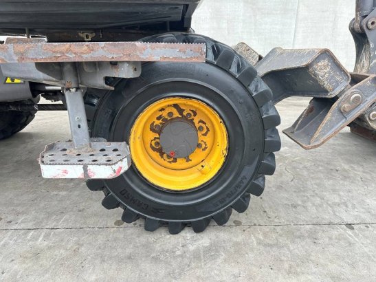 Tire crane Mecalac 12MTX Diesel 2016 Mecalac 12MTX 2016 2 Mobile Cranes image 8