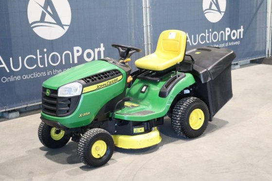John Deere X135R Petrol Ride-on Mower 2016 John Deere X135R 2016 2 image 9