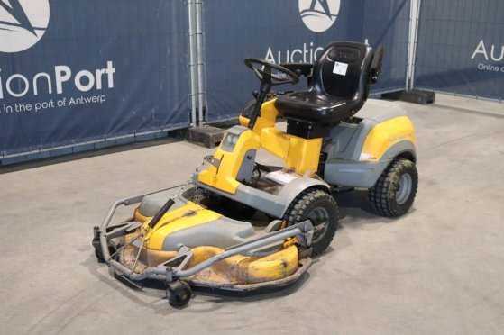 Stiga Park Pro 25 AWD Petrol Ride-on Mower 2011 Stiga Park Pro 25 AWD 2011 2 image 9