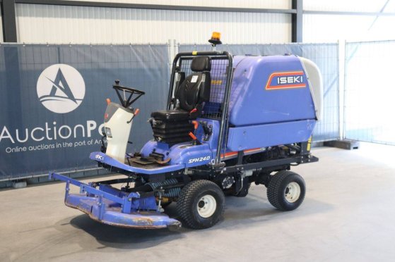 Iseki SF240 Diesel Ride-on Mower 2013 Iseki SF240 2013 2 image 9