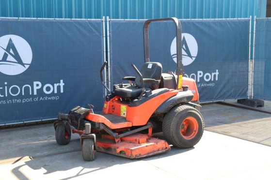 Kubota ZD326 Diesel Ride-on Mower ZD326 2 image 9
