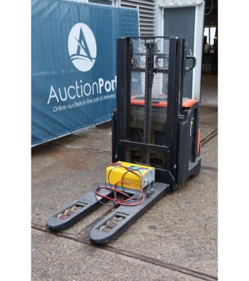 Stacker BT SWE200D Electric 2000kg 2015 BT SWE200D 2015 2 image 9