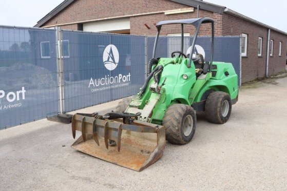 Articulated loader Avant M745 Diesel 36kW 2015 M745 2015 2 Wheel Loaders image 9