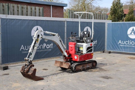 Mini excavator Takeuchi TB210R Diesel 8.8kW 2016 TB210R 2016 2 image 9