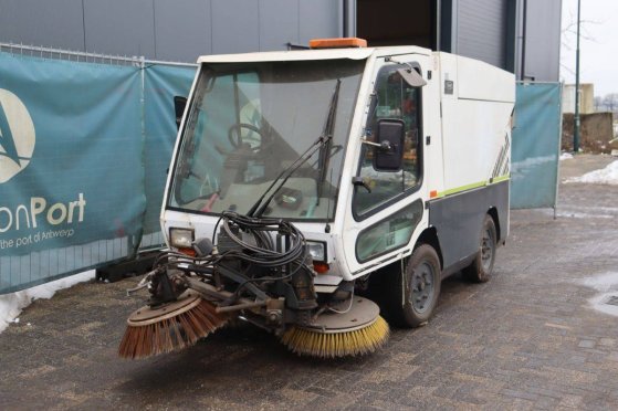 Tennant A60 Diesel Sweeper 2006 TENNANT A60 2008 2 image 9