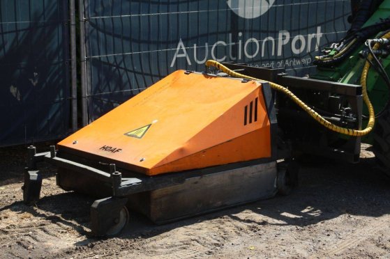 Avant M635 Diesel Articulated Loader 2010 with Attachment M635 2010 2 Wheel Loaders image 9