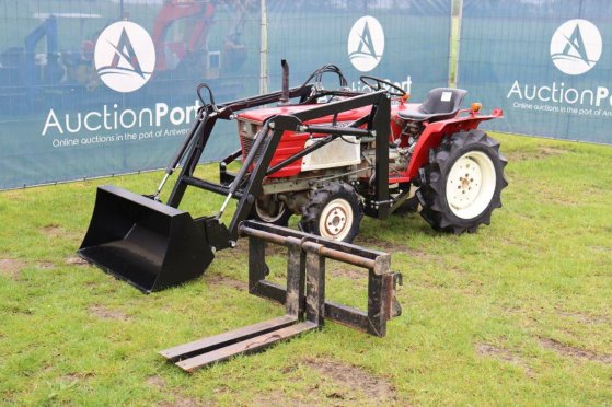 Yanmar YM1602D Diesel Mini Tractor with Front Loader and Fork Head (Margin) YM1602D 2 image 9