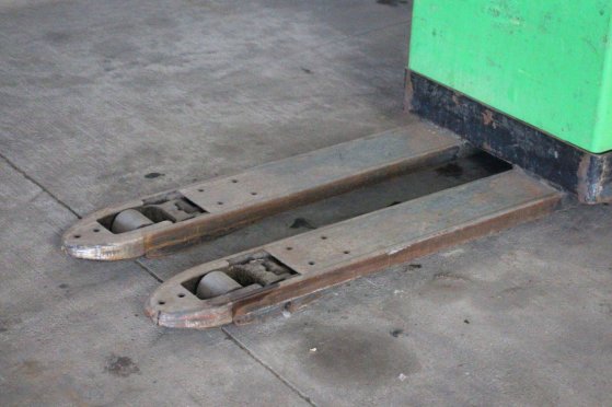CESAB P320 Electric Pallet Truck 2000kg 2011 Cesab P320 2011 2 Pallet trucks image 9
