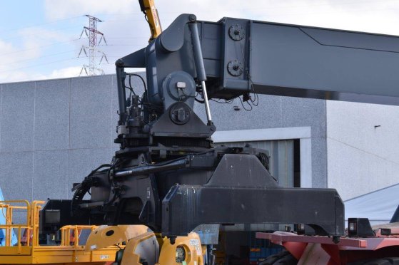 Reach stacker Fantuzzi Spreader 20/40 Diesel 45000kg Fantuzzi SRP452 2005 2 image 9