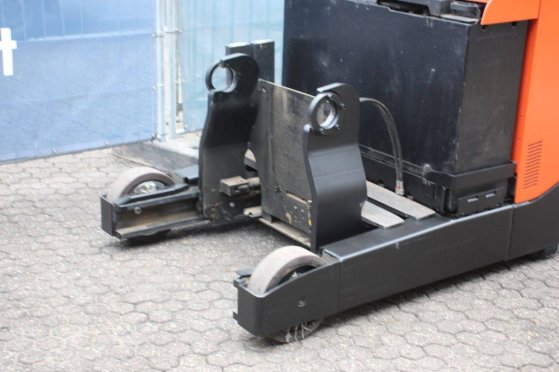 Toyota RRE180 Electric Reach Truck 1800kg 2017 RRE180 2017 2 image 9