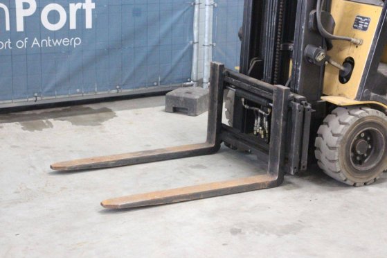 Caterpillar EP20KT Electric Forklift 2000kg 4.03m 2005 EP20KT 2005 2 Forklift image 9