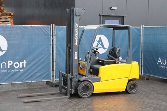 Forklift Jungheinrich EFG 320 Electric 2000kg 5.0m 2004 EFG 320 2004 2 Forklift image 9