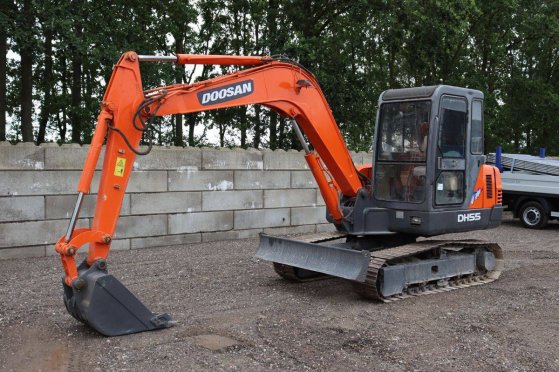 Doosan DH55-V Crawler Excavator Diesel 40kW 2010 Doosan DH55-V 2010 2 Crawler Excavators image 9