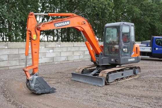 Doosan DH55-V Crawler Excavator Diesel 40kW 2010 Doosan DH55-V 2010 2 Crawler Excavators image 9