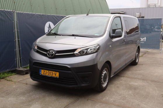 9-seater Toyota Proace Diesel 120hp 2019 Proace 2019 2 Closed vans image 9