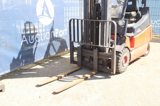Linde E25/600-02 Electric Forklift 2500kg 7m 2003 E25/600-02 2003 2 Forklift image 9
