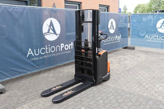 Stacker BT SWE140L Electric 1400kg 2.6m 2015 BT SWE140L 2015 2 image 9