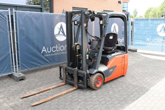 Linde E16-02 Electric Forklift 1600kg 4.0m 2016 E16-02 2016 2 Forklift image 9