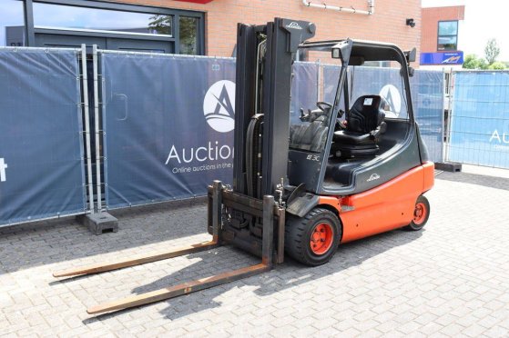 Linde E30-02 Electric Forklift 3000kg 2003 E30-02 2003 2 Forklift image 9
