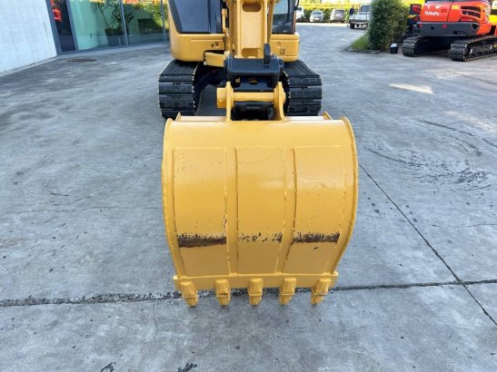 Midi excavator Komatsu PC40MR-2 Diesel 2012 PC40MR-2 2012 2 Crawler Excavators image 9