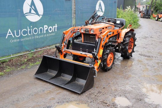 Kubota B7001 Mini Tractor Diesel 14 hp with front loader B7001 2 image 24